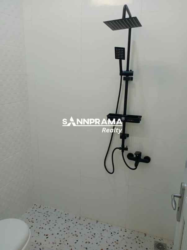 dijual rumah jln nusantara beji depok