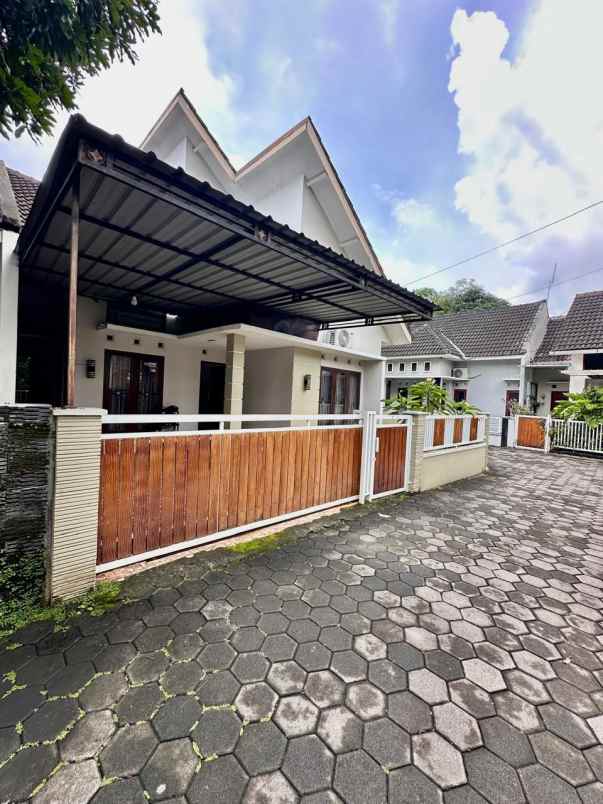 dijual rumah jombor