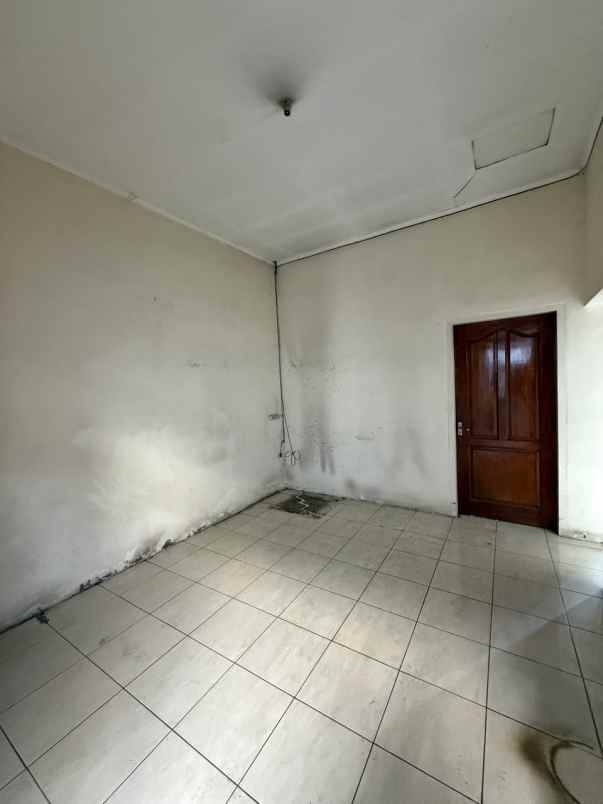 dijual rumah kedung cowek