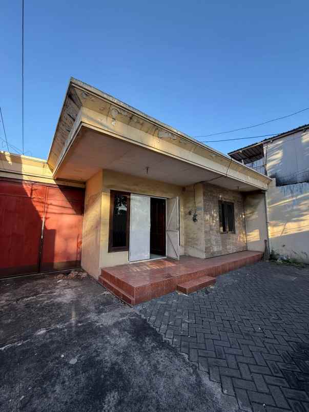 dijual rumah kedung cowek