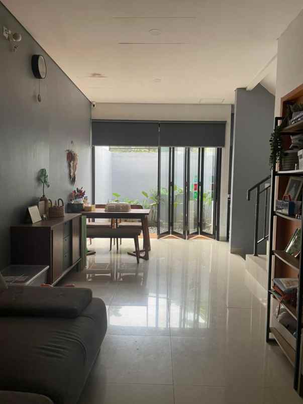 dijual rumah kelapa dua