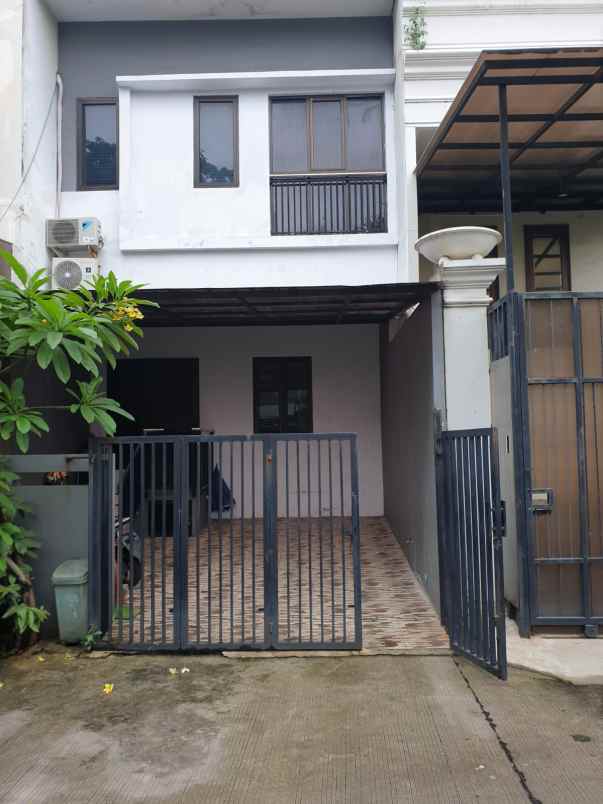 dijual rumah kelapa gading