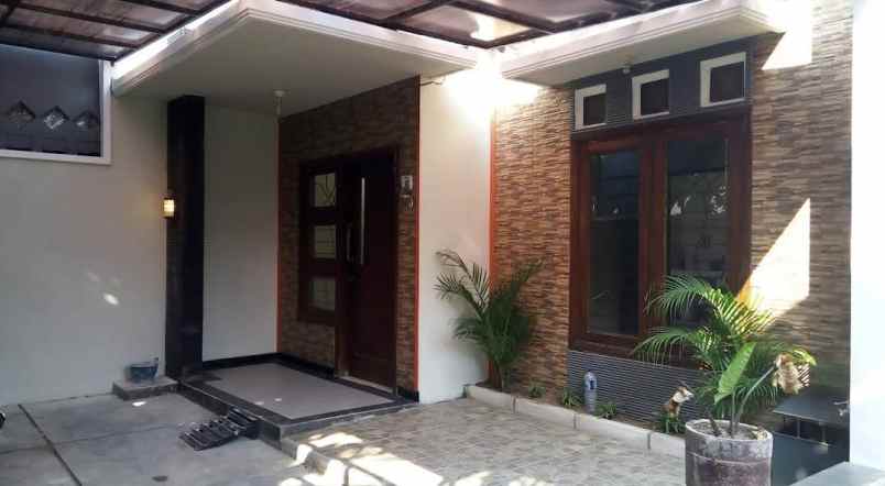 dijual rumah ketintang barat