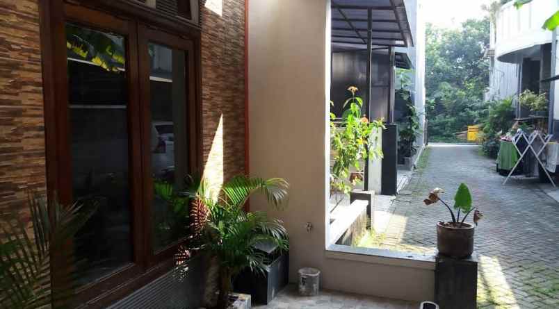 dijual rumah ketintang barat