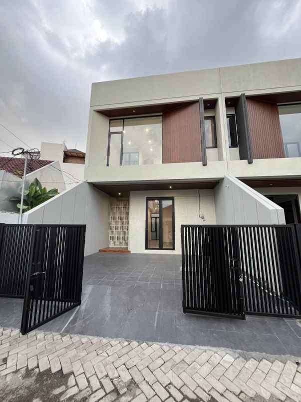 dijual rumah klampis semolo