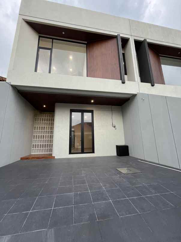 dijual rumah klampis semolo