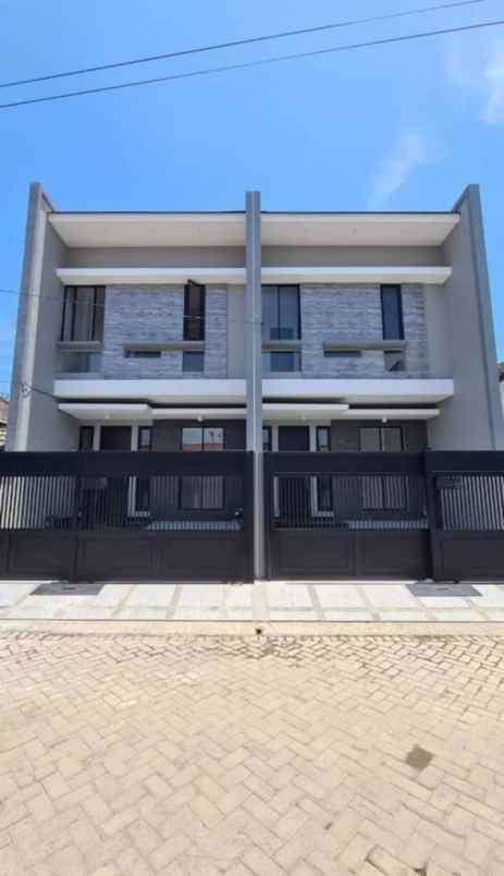 dijual rumah klampis semolo