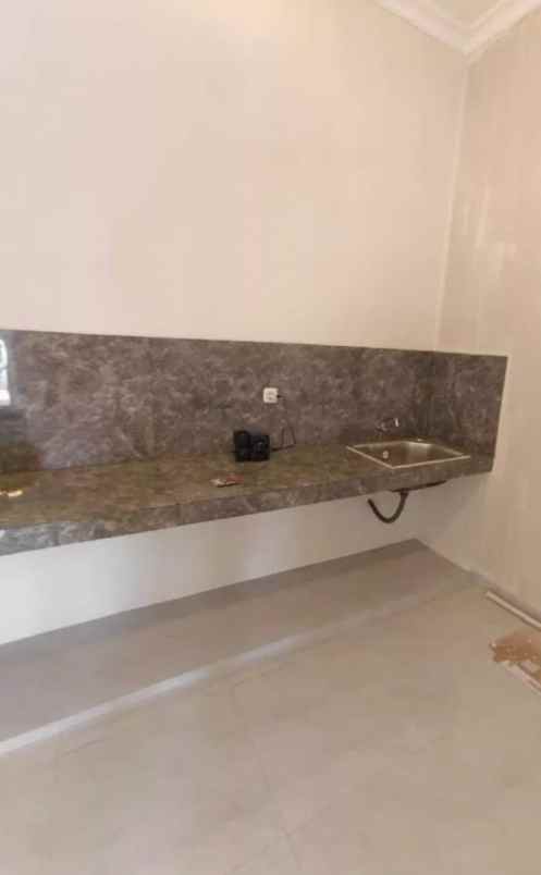 dijual rumah klampis semolo