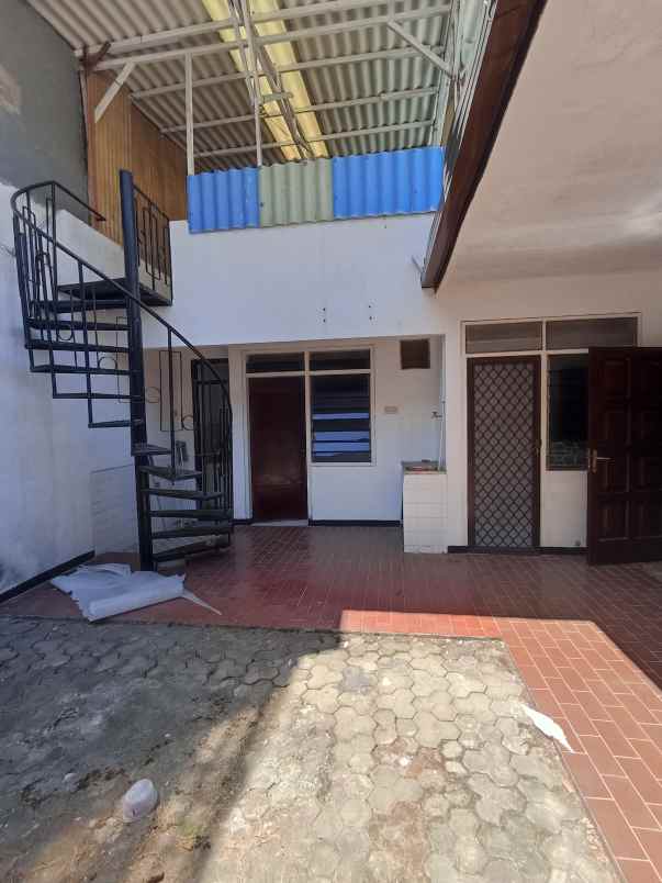 dijual rumah klampis semolo