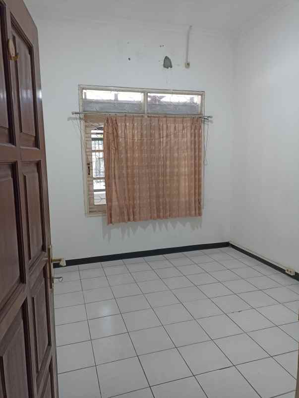 dijual rumah klampis semolo