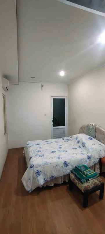 dijual rumah komplek besar parakan mas