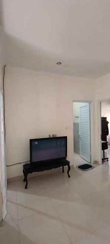 dijual rumah komplek besar parakan mas