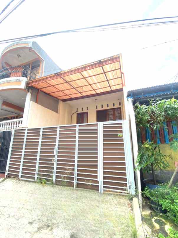 dijual rumah komplek buaran baru