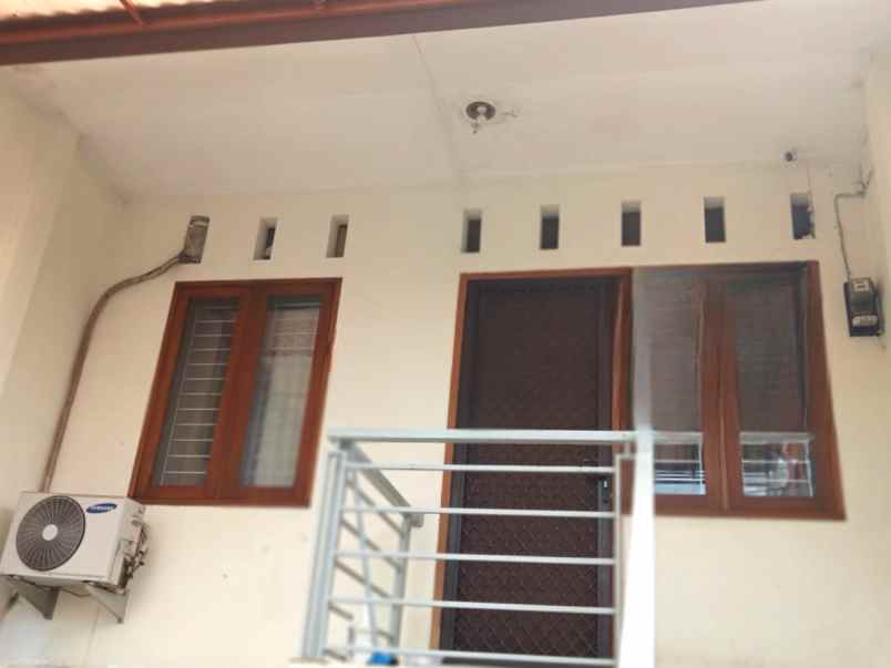 dijual rumah komplek buaran baru