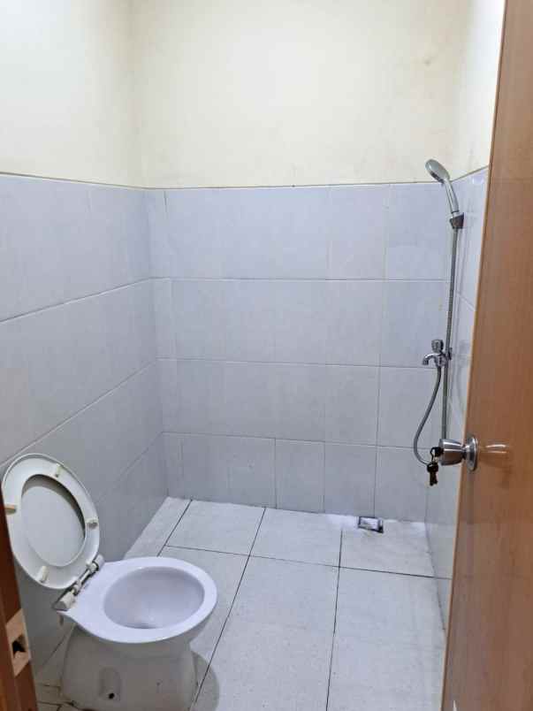 dijual rumah komplek buaran baru