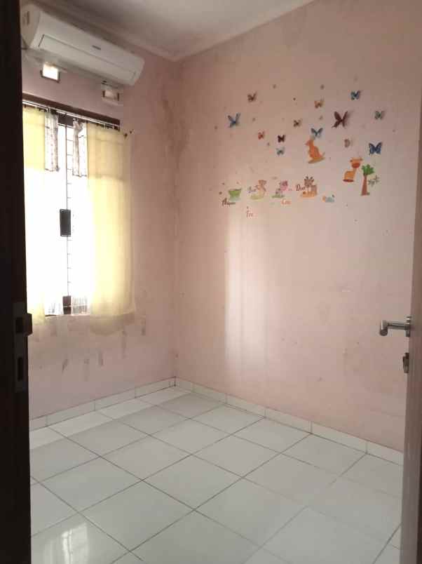 dijual rumah komplek buaran baru