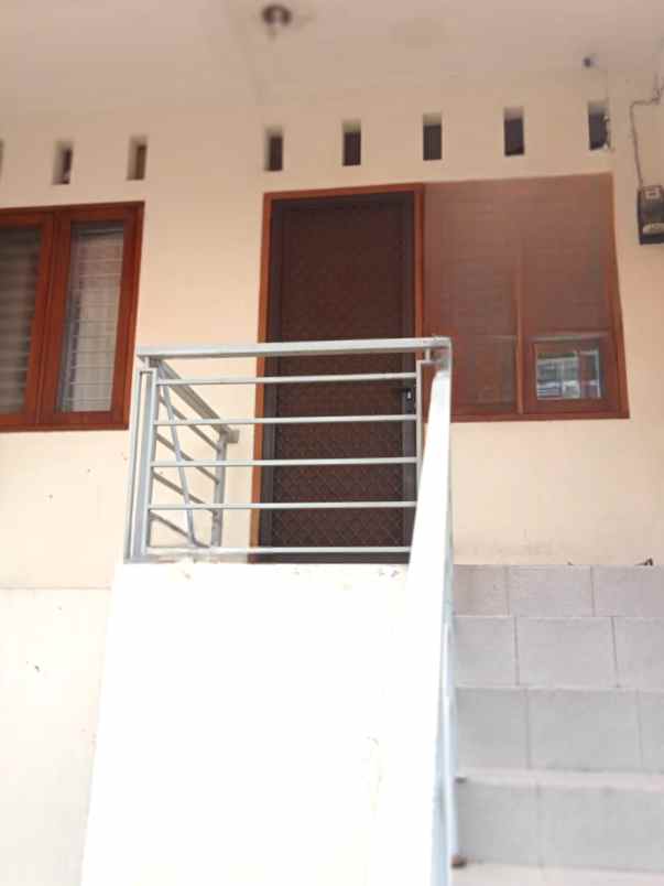 dijual rumah komplek buaran baru