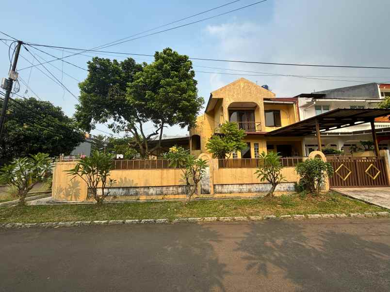 dijual rumah komplek cantik di cinere depok