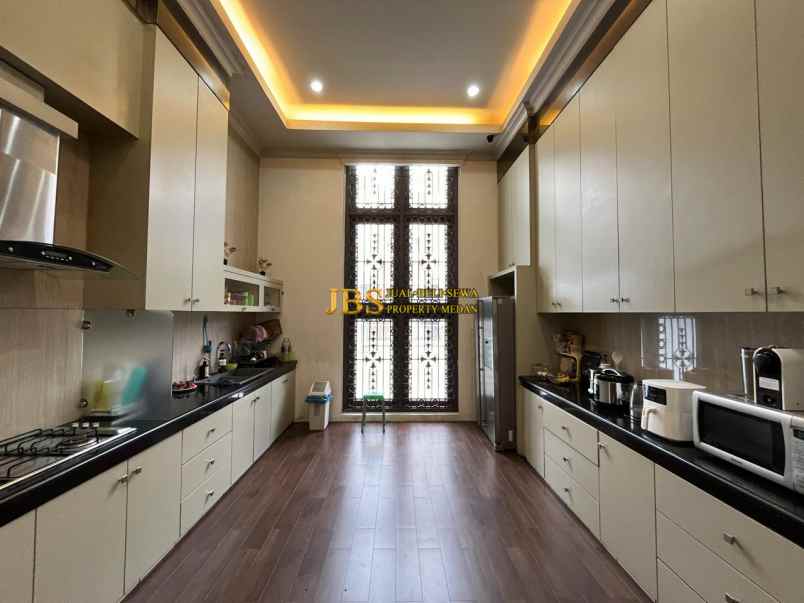 dijual rumah komplek cemara asri