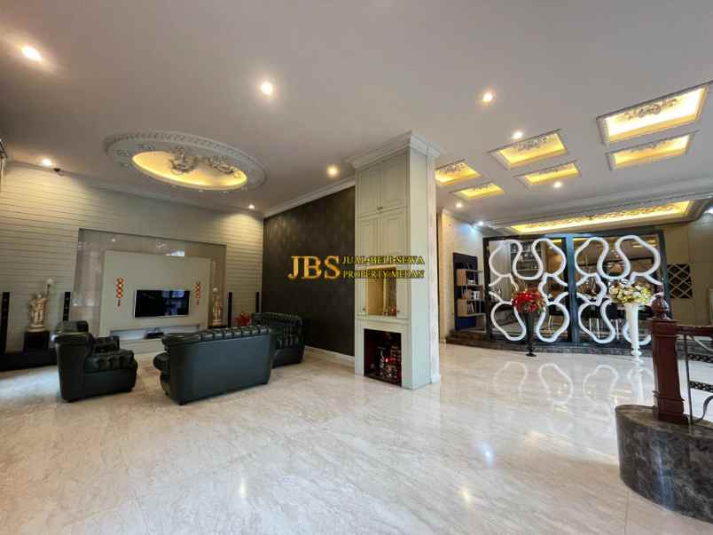 dijual rumah komplek cemara asri