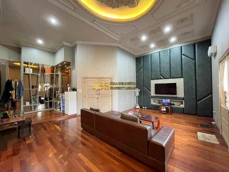 dijual rumah komplek cemara asri