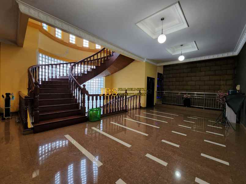 dijual rumah komplek cemara asri jalan