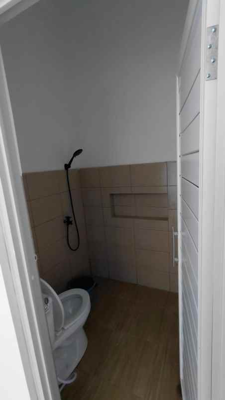 dijual rumah komplek cihanjuang