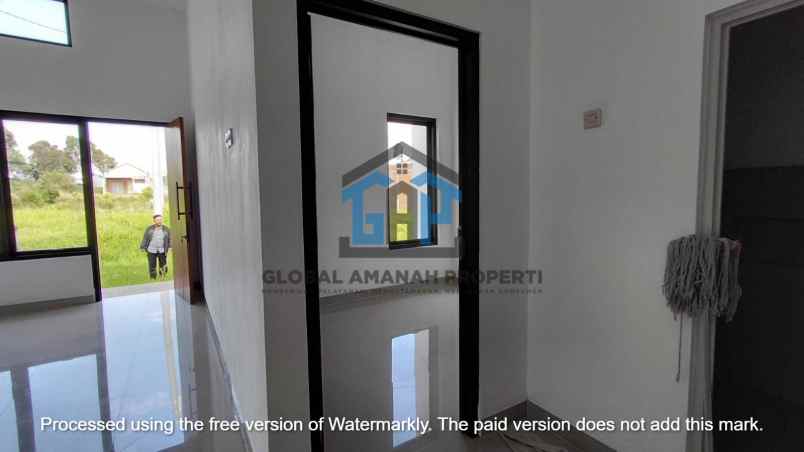 dijual rumah komplek cihanjuang