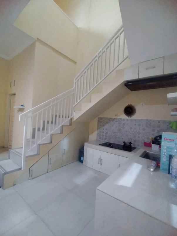 dijual rumah komplek cisaranten kulon