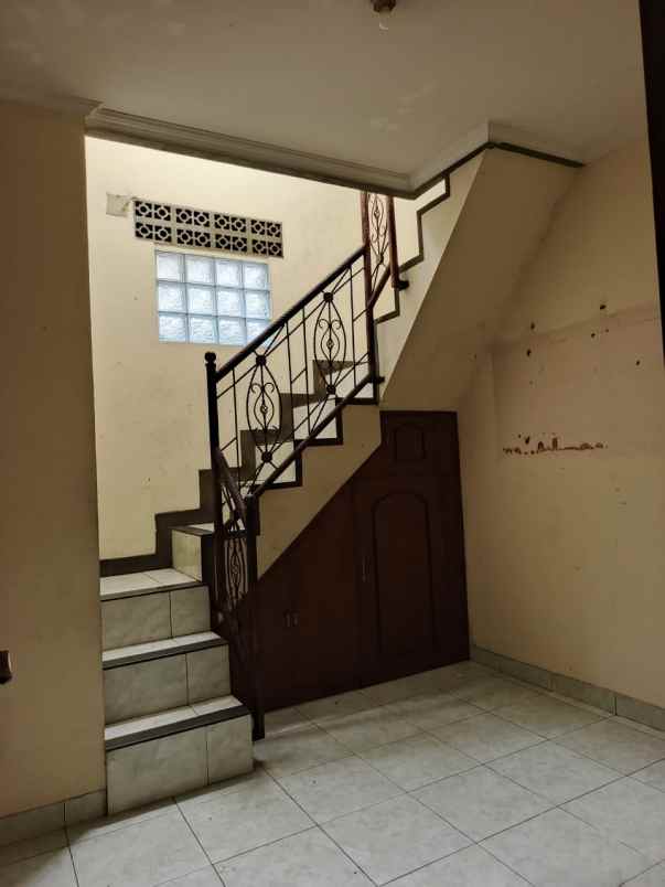 dijual rumah komplek daerah antapani