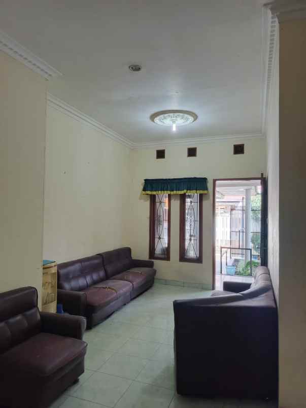 dijual rumah komplek daerah antapani