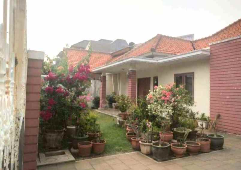 dijual rumah komplek golf bcs