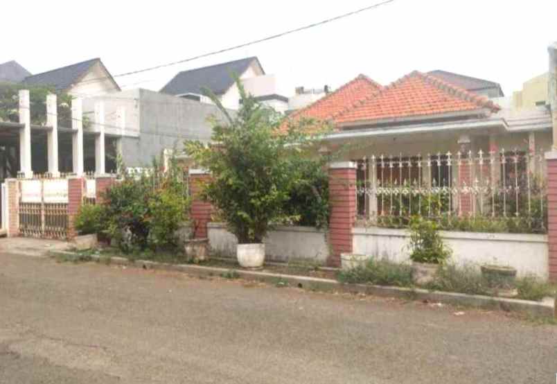 dijual rumah komplek golf bcs