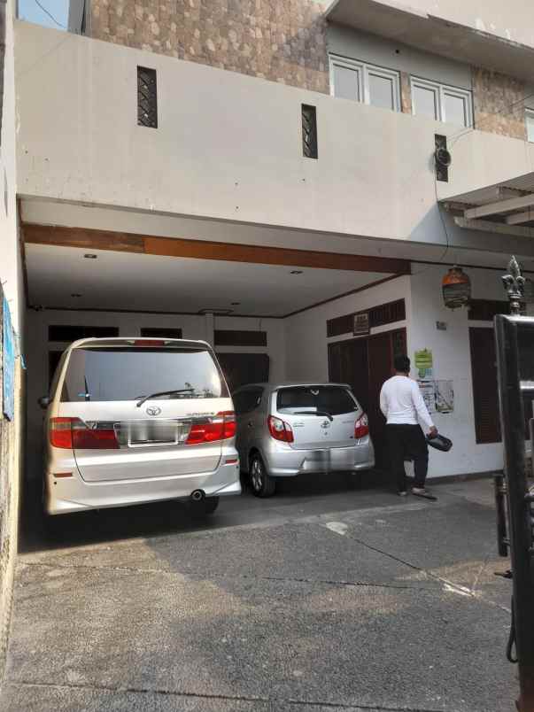dijual rumah komplek hook