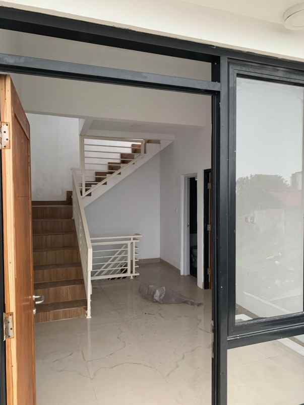 dijual rumah komplek islamic center