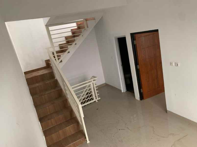 dijual rumah komplek islamic center