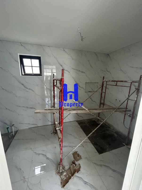 dijual rumah komplek jewel garden jalan