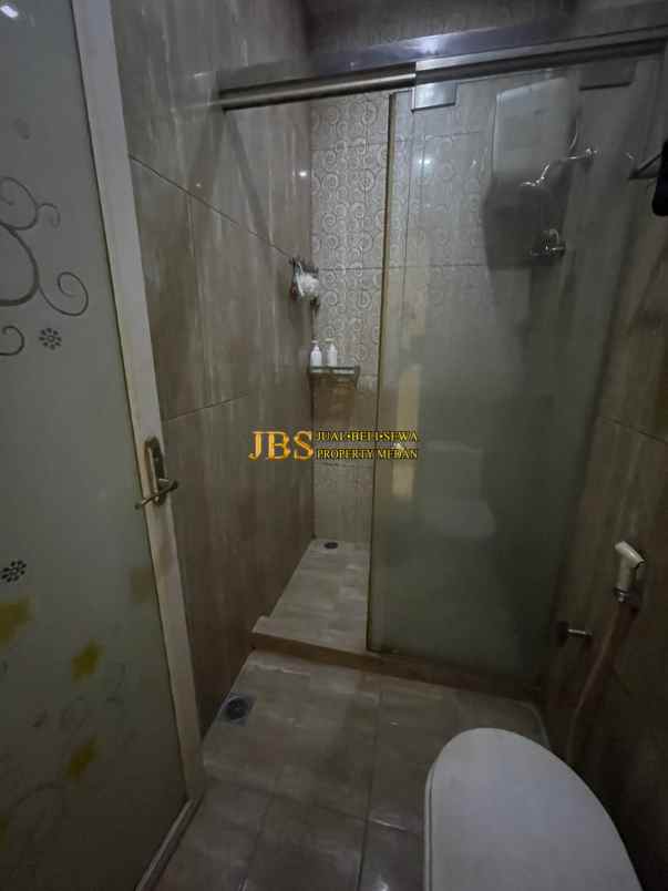 dijual rumah komplek karya town house