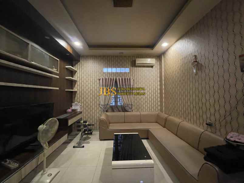 dijual rumah komplek karya town house