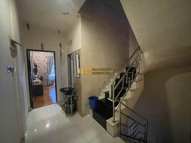 dijual rumah komplek karya town house