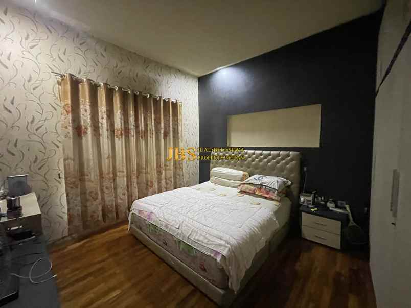 dijual rumah komplek karya town house