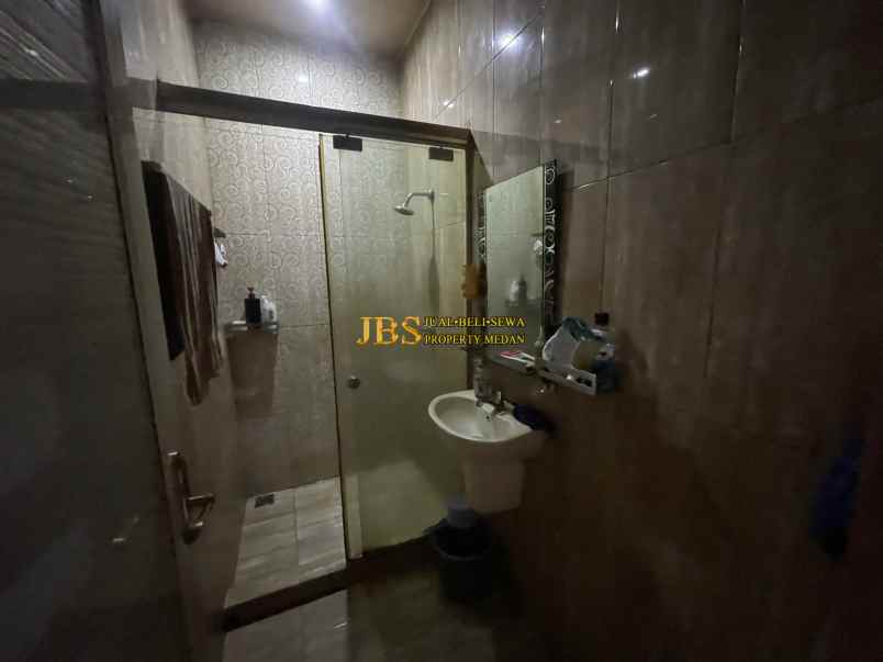 dijual rumah komplek karya town house