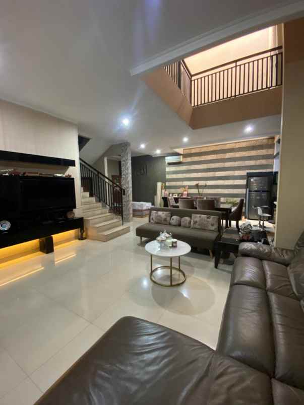 dijual rumah komplek mitra dago