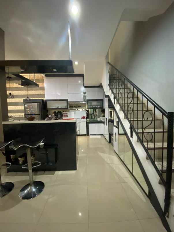 dijual rumah komplek mitra dago