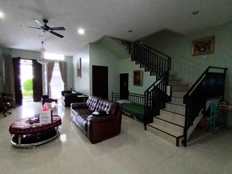 dijual rumah komplek sarijadi