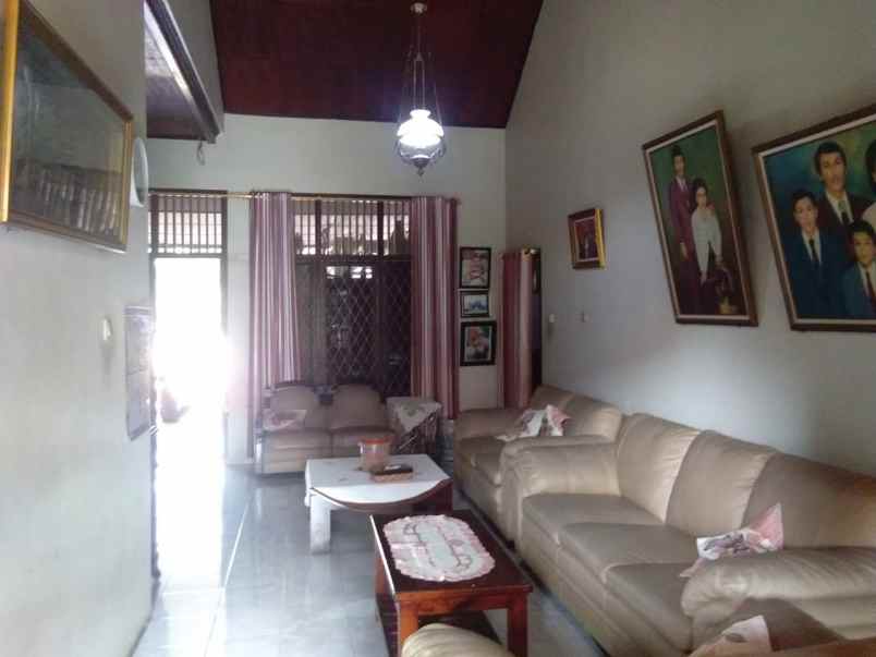 dijual rumah komplek strategis di kota bekasi