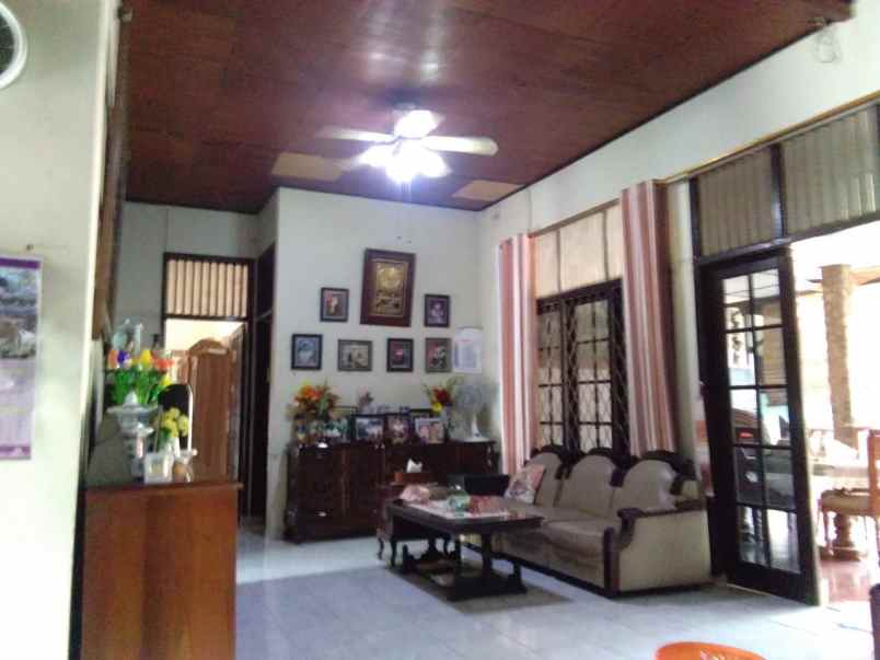 dijual rumah komplek strategis di kota bekasi