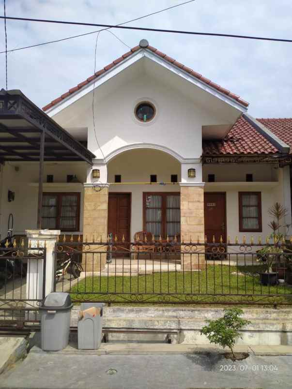 dijual rumah komplek taman persada asri
