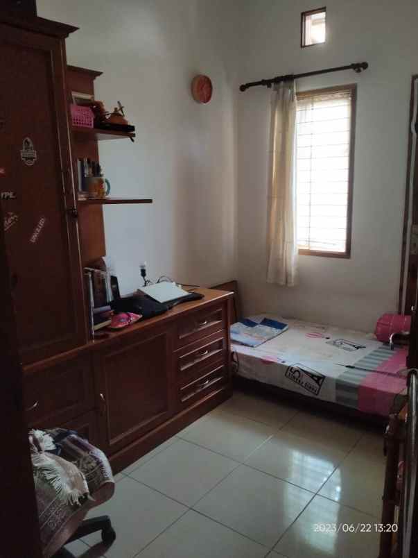 dijual rumah komplek taman persada asri
