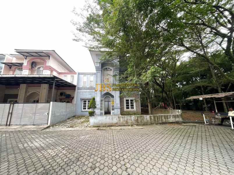 dijual rumah komplek the green menteng